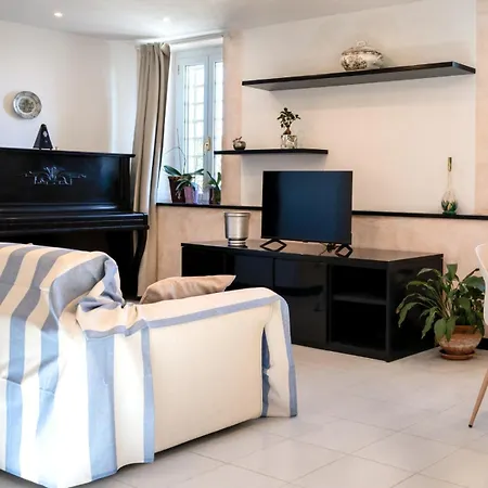 Borgo Pasqui بيت للعطل دْيانو مارينا